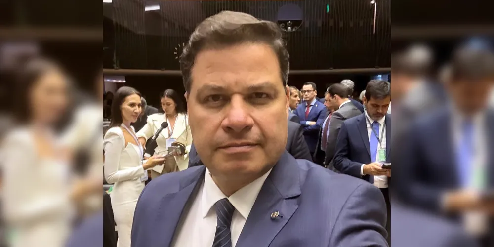 Deputado em post nas redes sociais após a votação