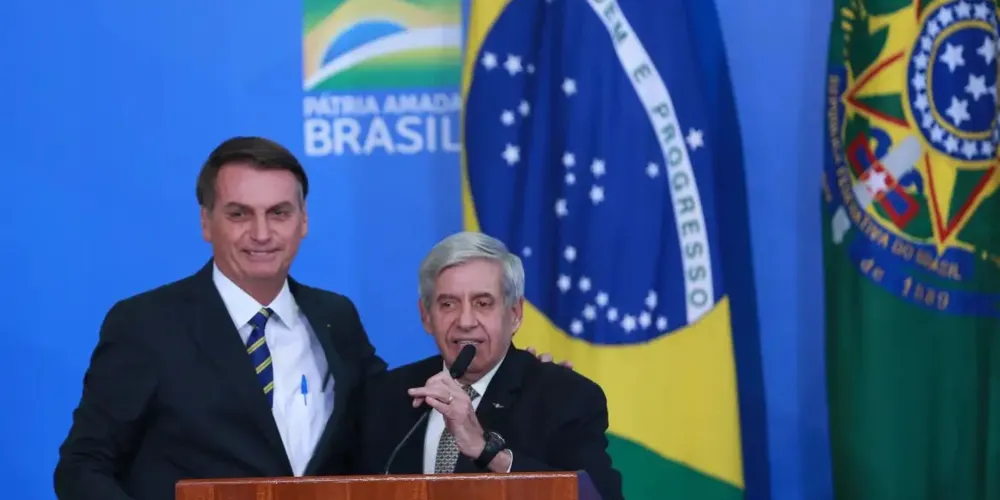ex-ministro do Gabinete de Segurança Institucional (GSI), Augusto Heleno e o ex-presidente Jair Bolsonaro