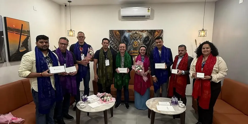 Dayane Sovinski esteve reunida com lideranças da Índia