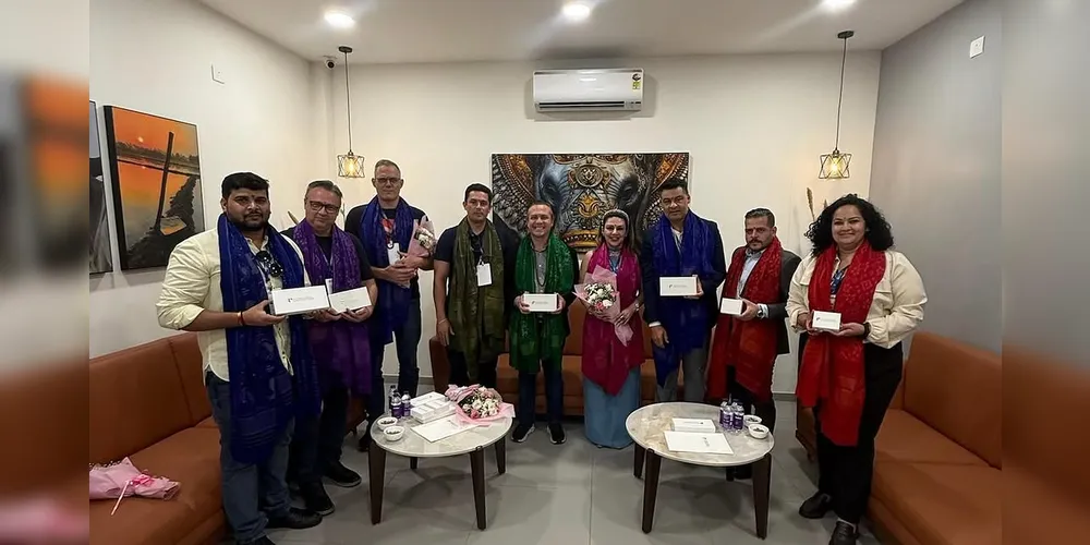 Dayane Sovinski esteve reunida com lideranças da Índia