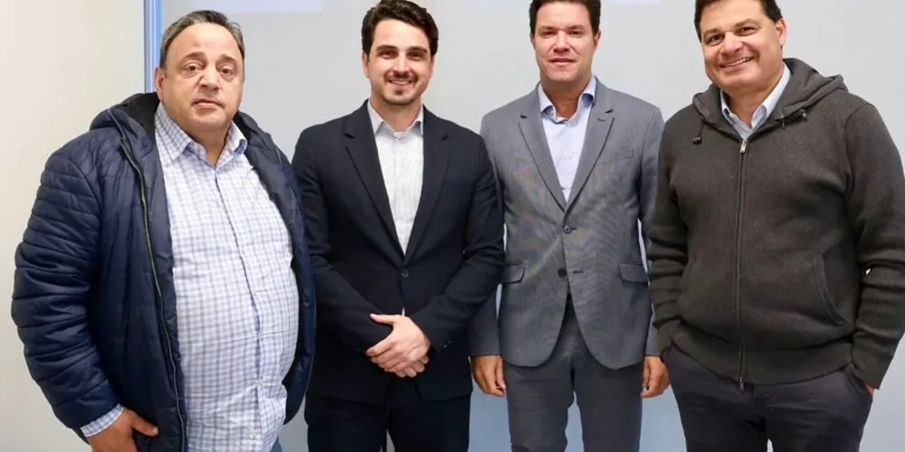 Hussein Bakri, Emiliano Gomes, Guto Silva e Sandro Alex estiveram reunidos