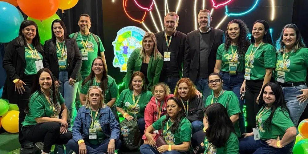 O prefeito Irani Barros, o vice Jan Potinho e alunos premiados estiveram presentes no evento