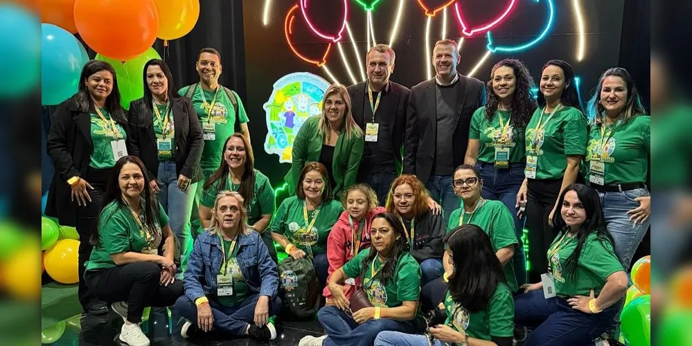 O prefeito Irani Barros, o vice Jan Potinho e alunos premiados estiveram presentes no evento