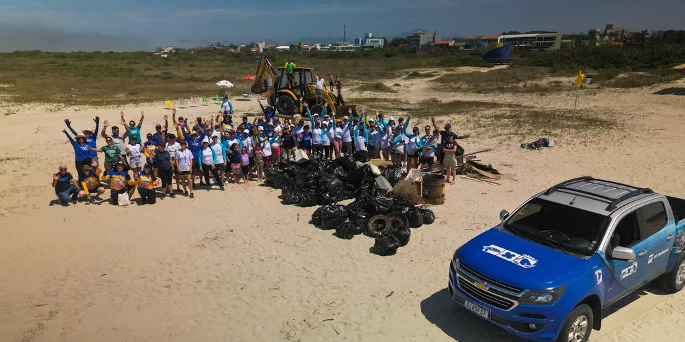 As ações reuniram voluntários em Pontal do Paraná, Paranaguá, Matinhos e Guaratuba