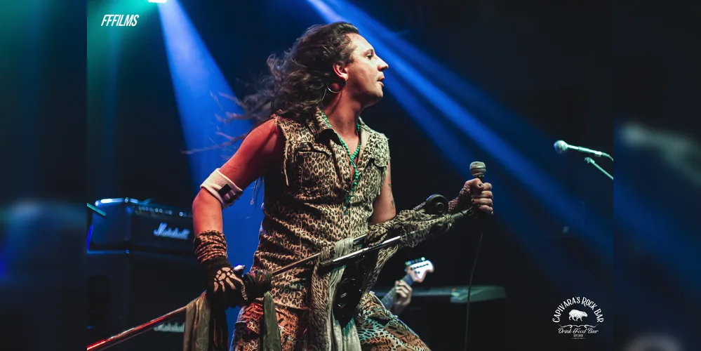 Álbum “Extasy”, prometido para 2026, já descrito pelo vocalista Billy M. Stacce como “glam metal brutal”.