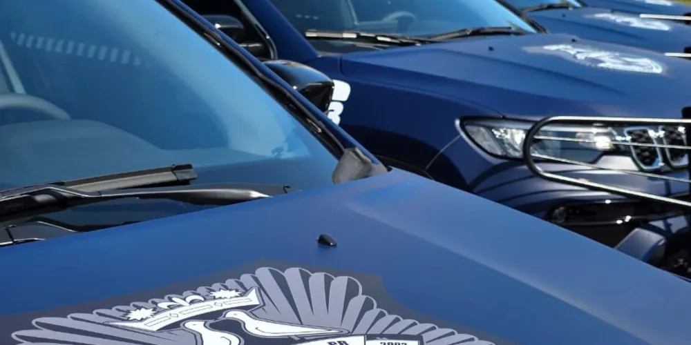 Carros da Guarda Civil estacionado