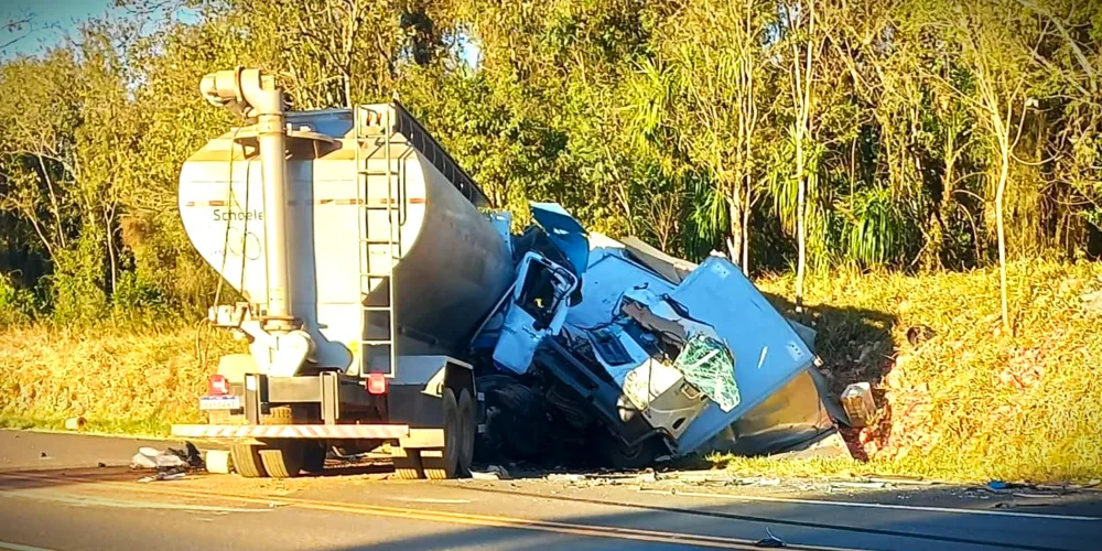 Veículos colidiram no km 184 da rodovia