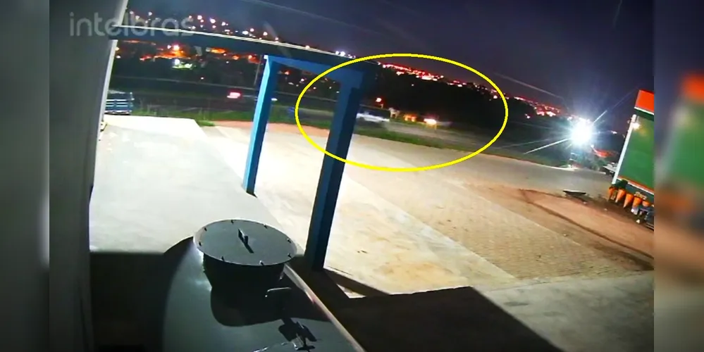 Câmera de segurança registrou o acidente de trânsito