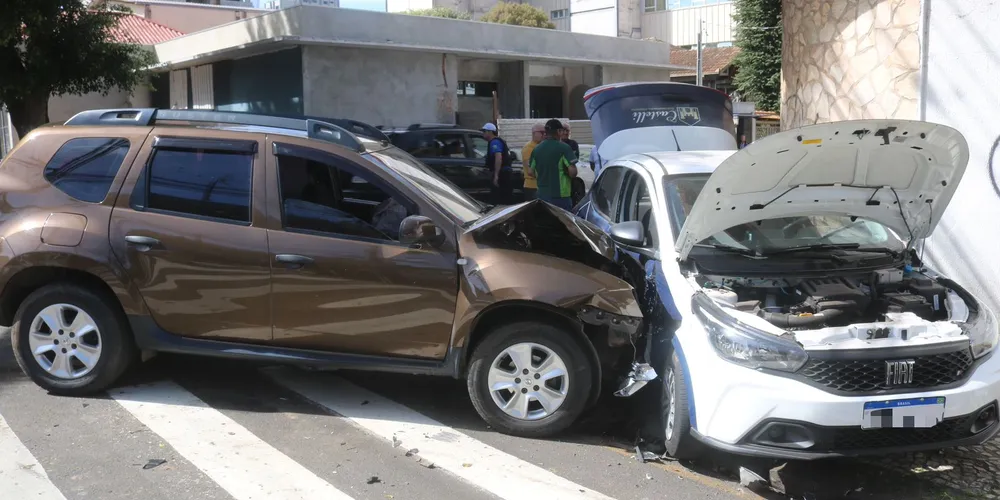 Condutor de 39 anos não tinha possibilidade de sair do veículo após a batida.