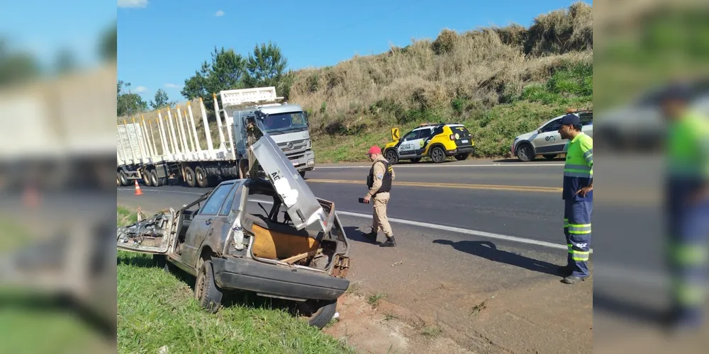 O condutor perdeu o controle do carro e sofreu um sinistro do tipo capotamento