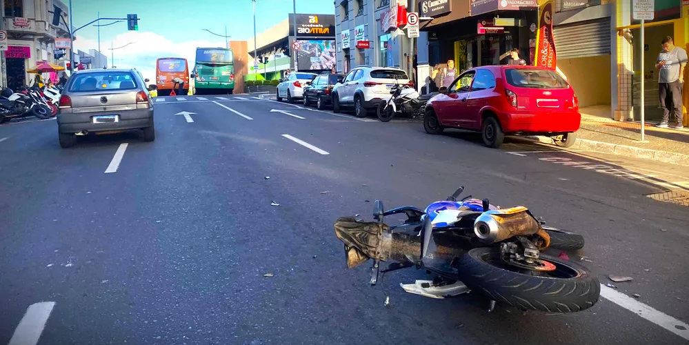 Colisão ocorreu na avenida Vicente Machado