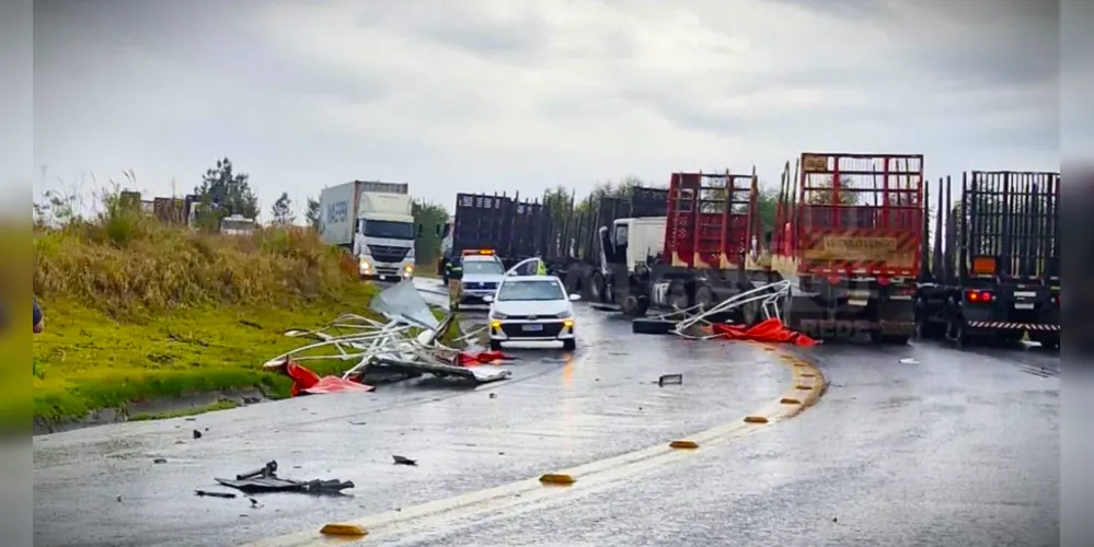 Colisão deixou parte dos veículos espalhadas pela rodovia