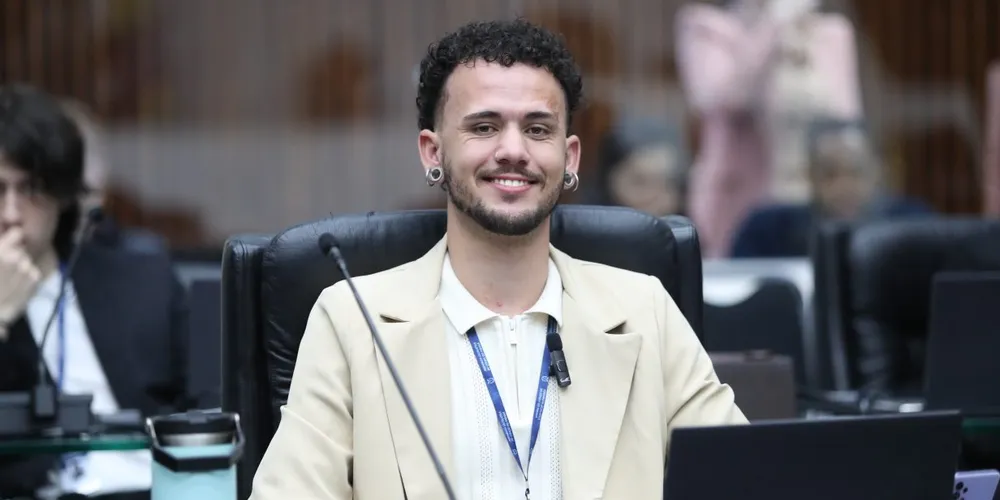 Lucas Lopes, acadêmico da UEPG, participou do Parlamento Universitário da Assembleia Legislativa do Paraná (ALEP).