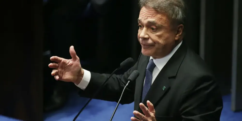 Alvaro Dias anunciou saída do partido Podemos