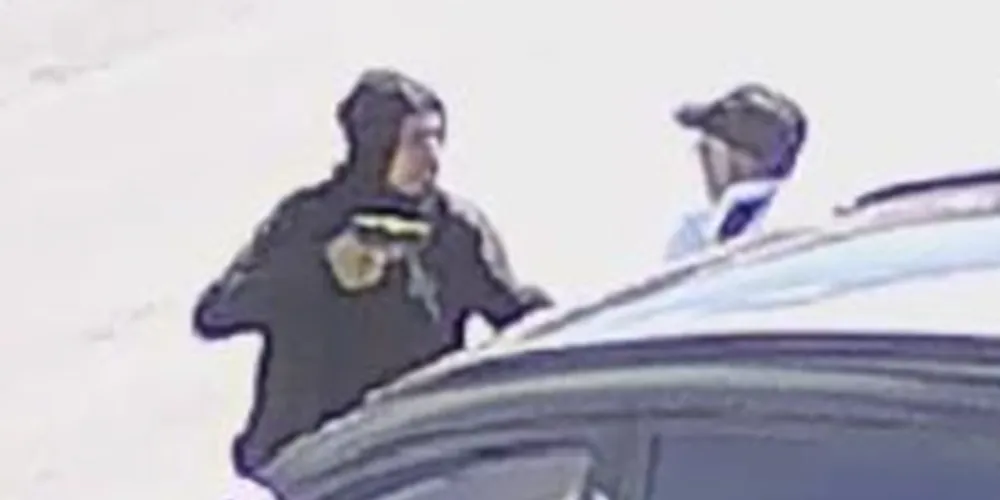 Momento em que ex-policial é rendido