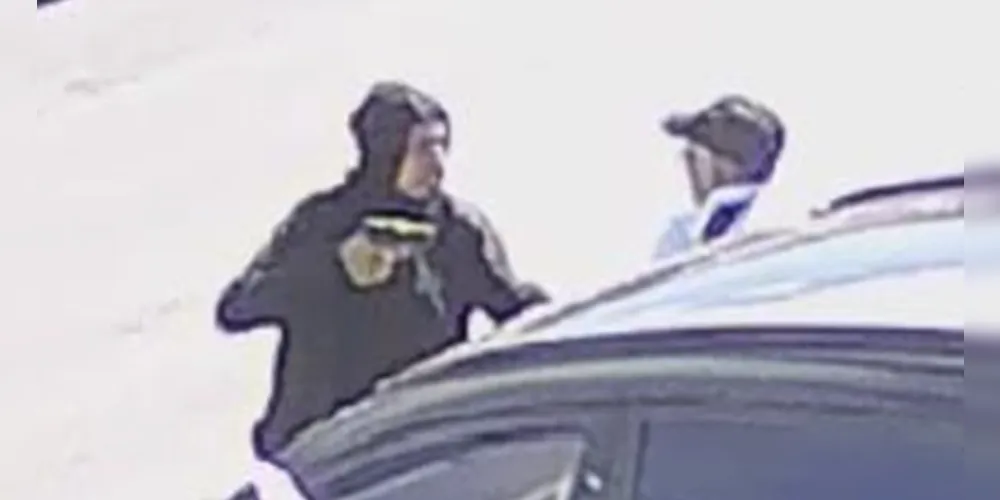 Momento em que ex-policial é rendido