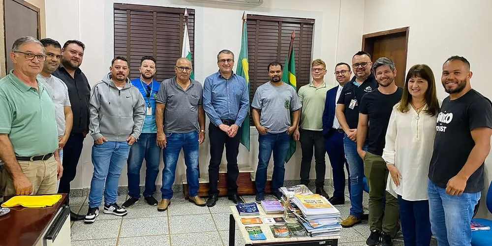 O prefeito Irani Barros se reuniu com representantes dos servidores públicos municipais de Arapoti