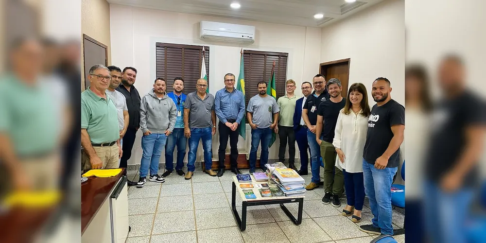 O prefeito Irani Barros se reuniu com representantes dos servidores públicos municipais de Arapoti