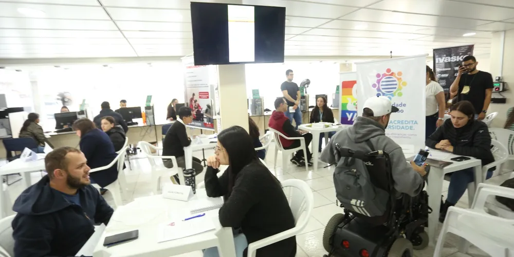 O evento, que ocorre das 8h30 às 12h, na Câmara de Vereadores, oferecerá 179 vagas