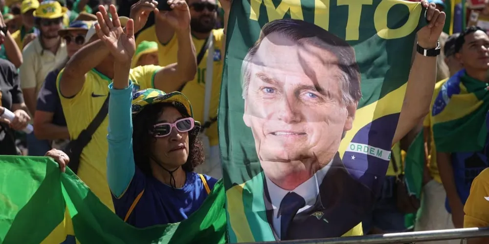 “Volta Bolsonaro”, gritaram os manifestantes