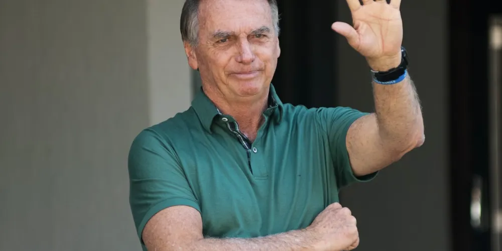 Jair Bolsonaro passará por um procedimento dermatológico e deve receber alta ainda no mesmo dia