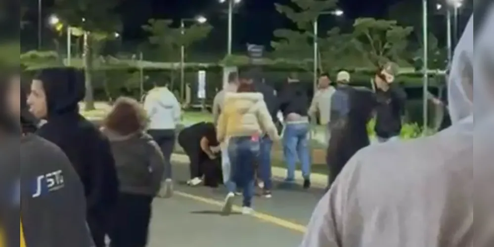 Briga generalizada começou após clientes proferirem ofensas a funcionária do local, que é filha do dono do estabelecimento
