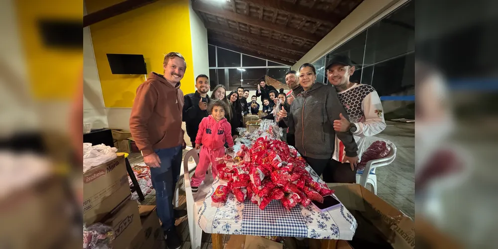 Ação social no Dia das Crianças é organizada por equipe que tem 260 motoboys em Castro