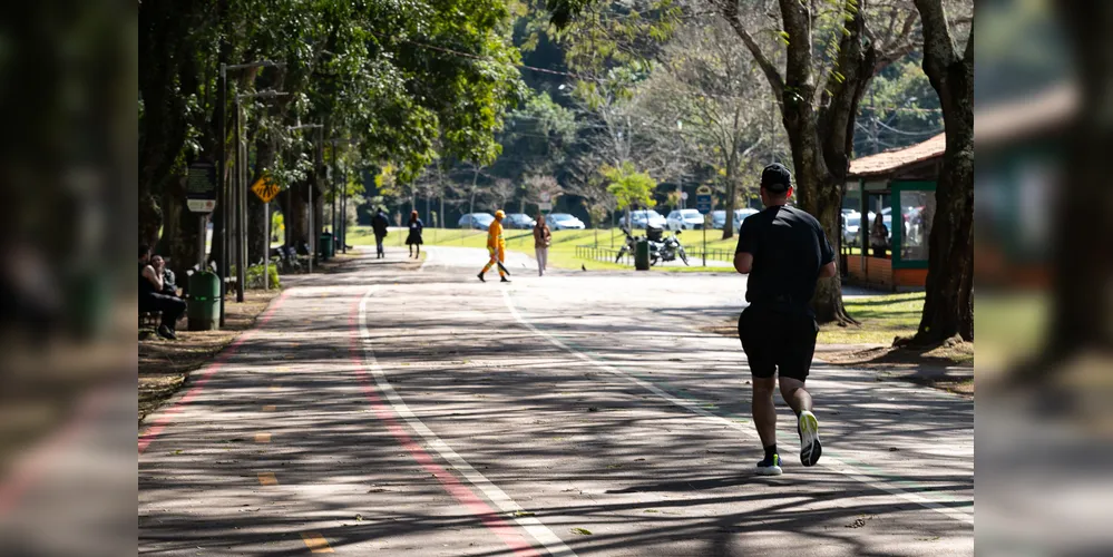 Frente fria que passou pelo Paraná deve passar até quinta-feira (11).