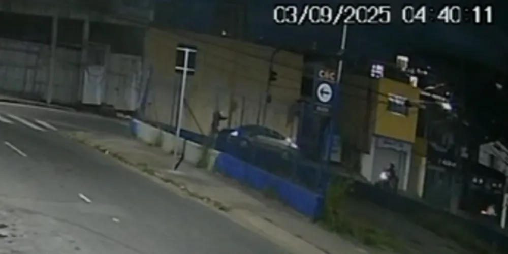 Crime foi registrado por uma câmera de segurança