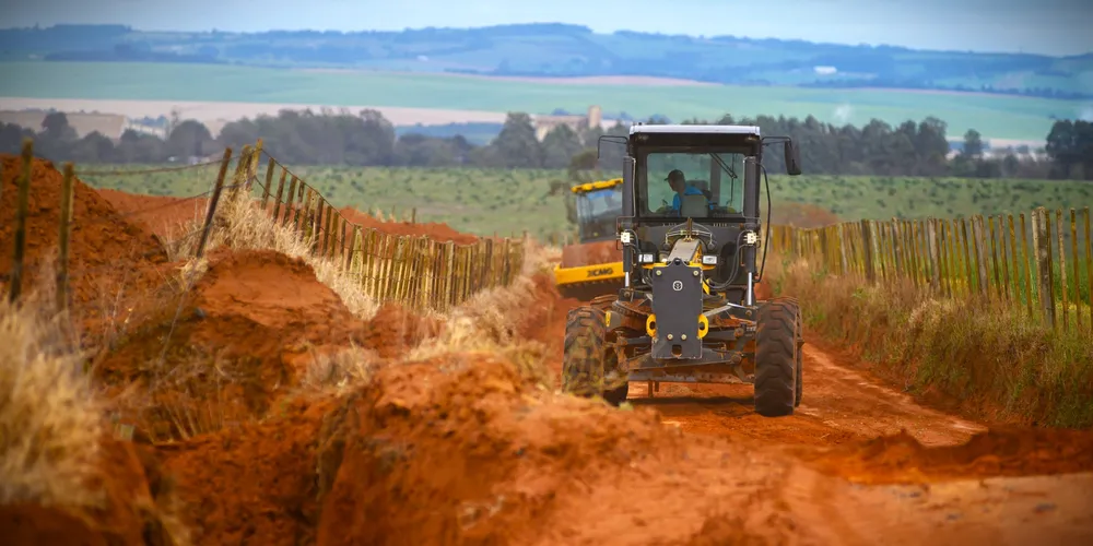 Programa 'Caminhos do Agro' vem recuperando estradas rurais de Ponta Grossa