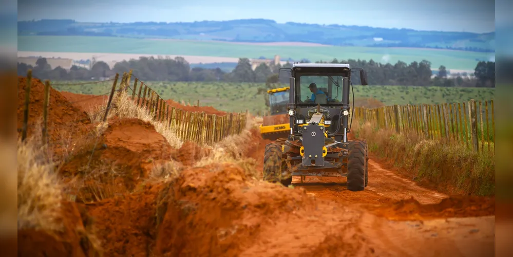 Programa 'Caminhos do Agro' vem recuperando estradas rurais de Ponta Grossa