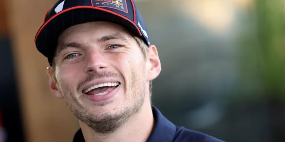 Max Verstappen piloto completou a volta da pole com uma média de 264,6 km/h