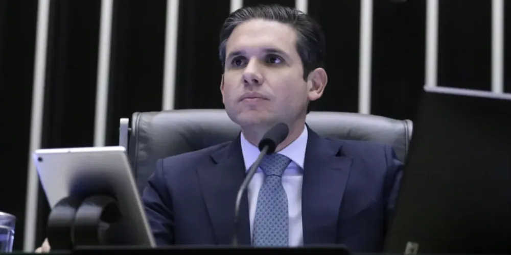 O presidente da Câmara, Hugo Motta (Republicanos-PB) pretende votar ainda hoje o requerimento de urgência da anistia
