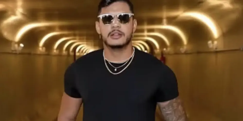 O cantor fez exames no hospital para confirmar a intoxicação por metanol, mas os resultados ainda não foram divulgados