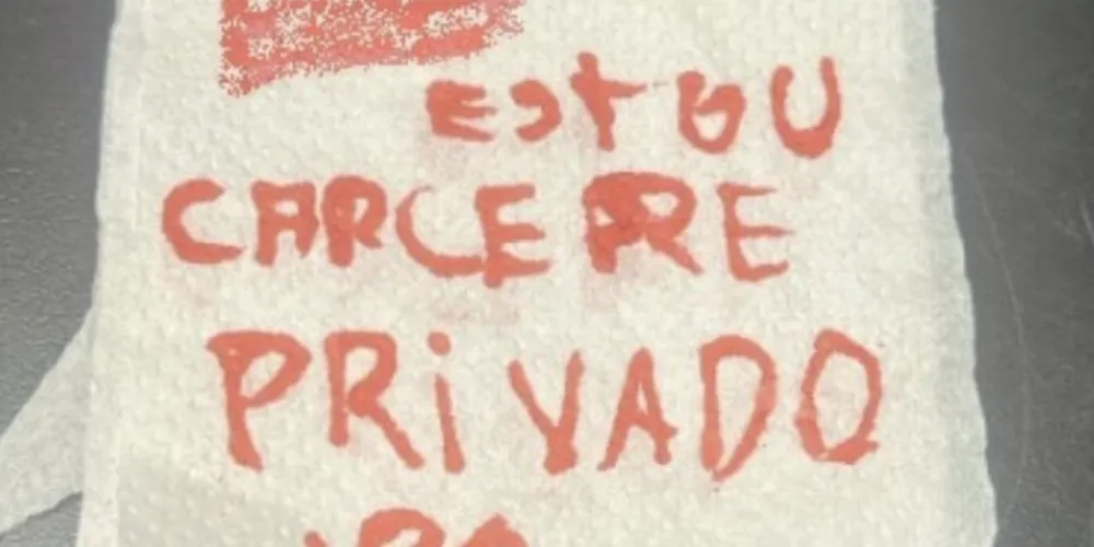 Um funcionário da conveniência encontrou o bilhete no sábado, no qual constava o endereço da vítima