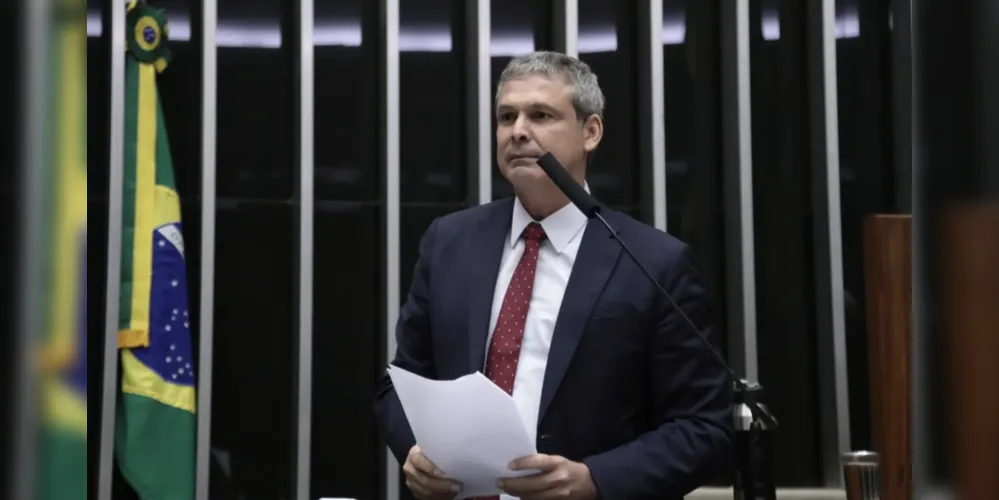Lindbergh Farias lamentou aprovação da urgência do PL da Anistia