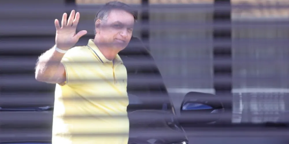 Bolsonaro está em prisão domiciliar