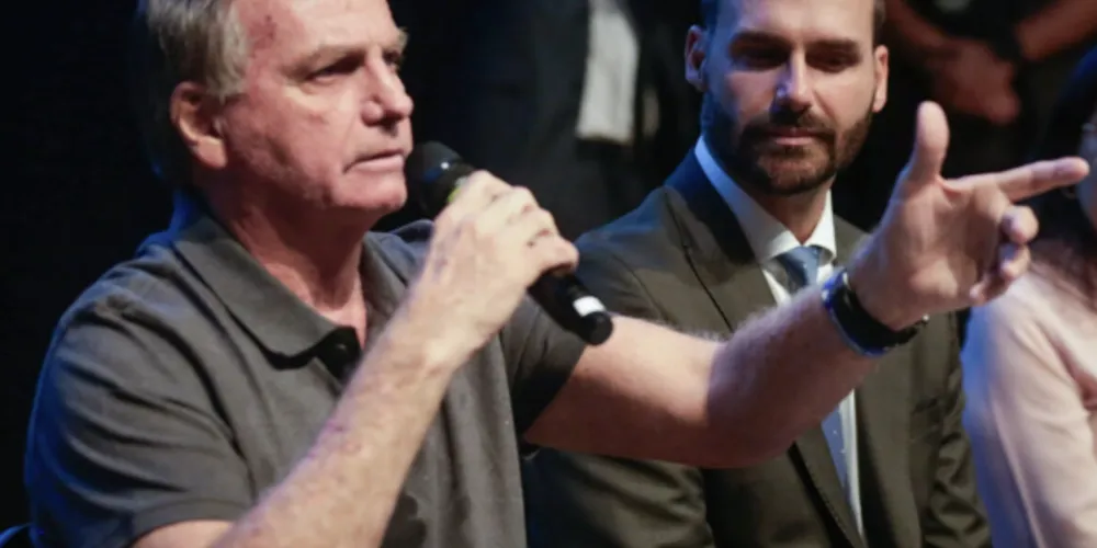 Jair Bolsonaro (PL) e Eduardo Bolsonaro (PL-SP)