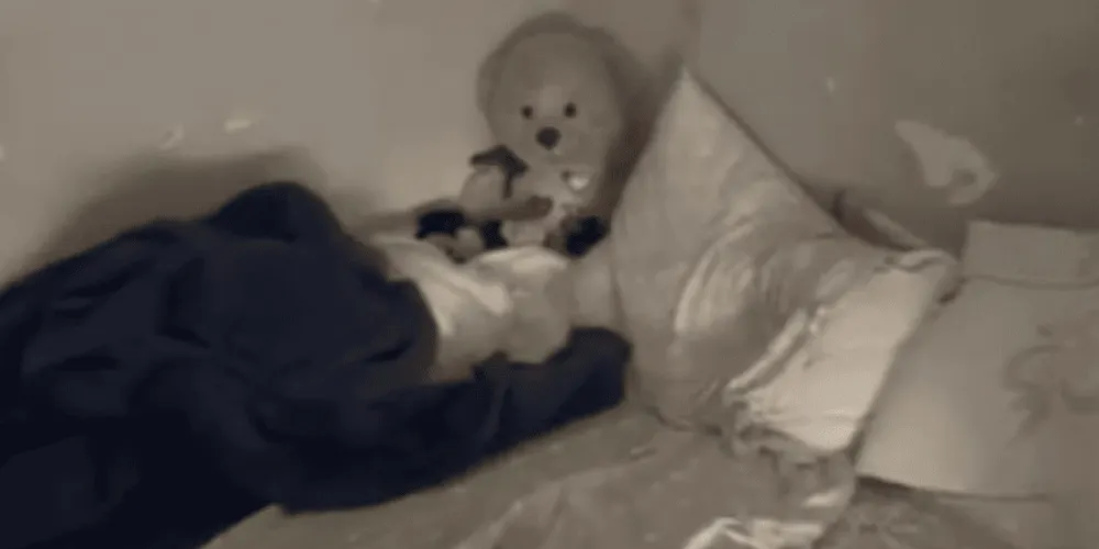 Menina era mantida no quarto do casal.