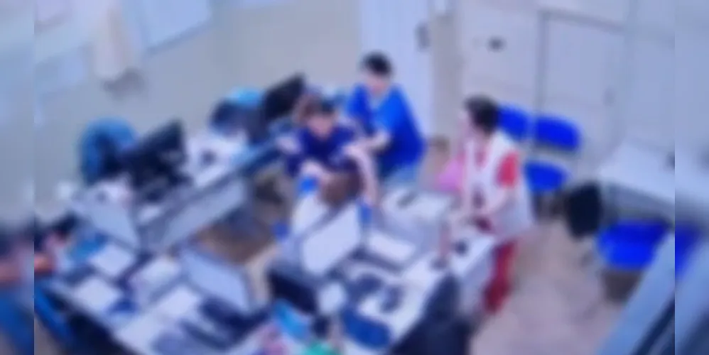 Aluna atacou a diretora durante conversa com outras professoras sobre seu comportamento.