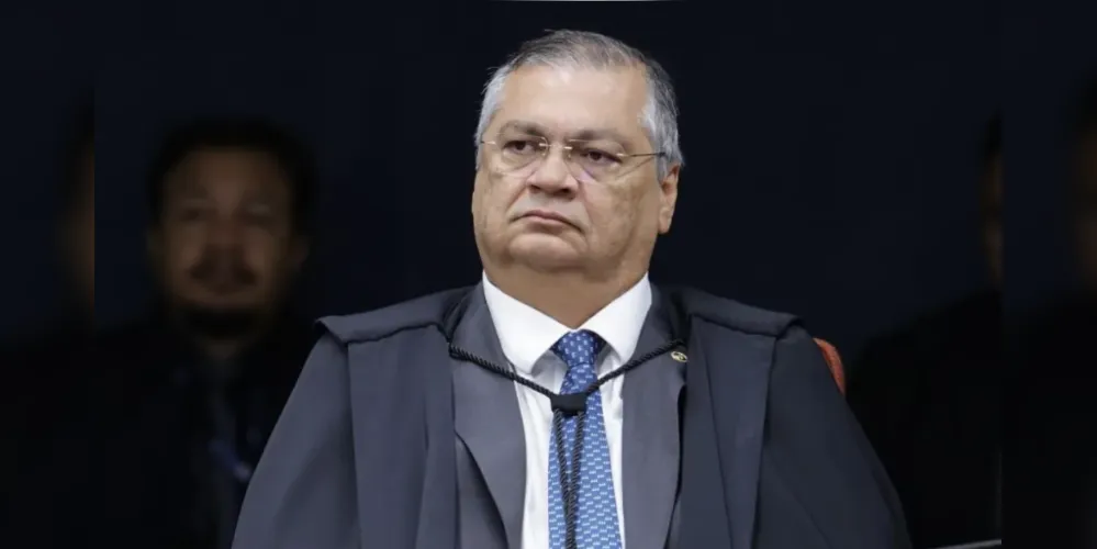 Ministro Flávio Dino vota a favor da condenação do ex-presidente Jair Bolsonaro.