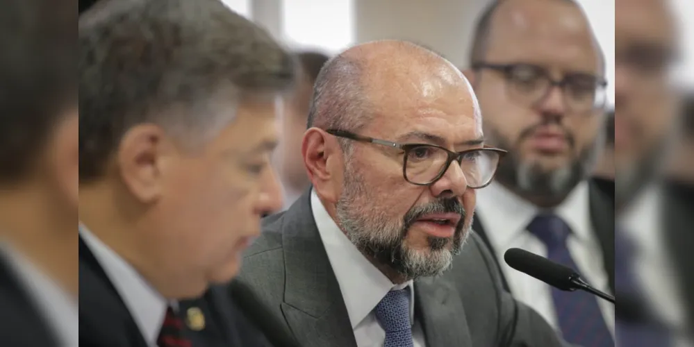 Documento do Ministério Público Federal (MPF) mostra que o ex-ministro da Previdência, José Carlos Oliveira, agora Ahmed Mohamad, foi informado sobre os descontos indevidos na folha de pagamento de aposentados e pensionistas em 2018