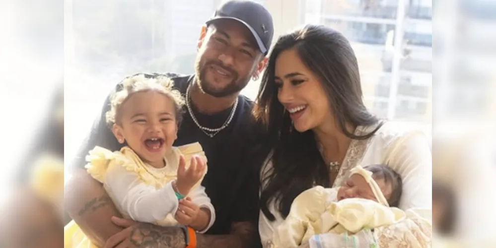 Neymar e Bruna Biancardi com suas duas filhas