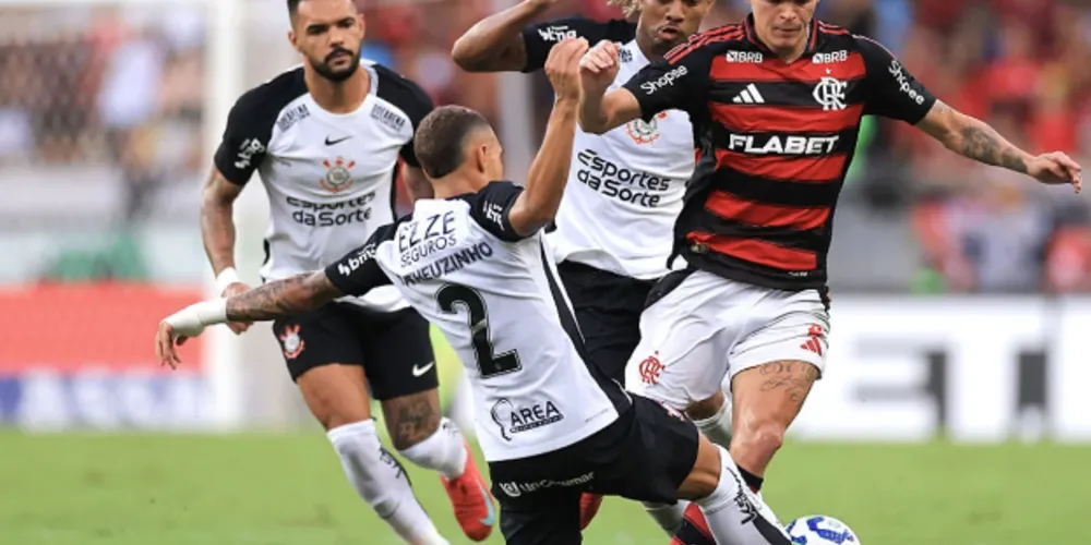 No último jogo entre as equipes, o Flamengo goleou o Timão por 4 a 0 no Maracanã