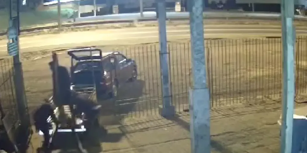 Foram levadas uma 'carretinha' e um guincho hidráulico