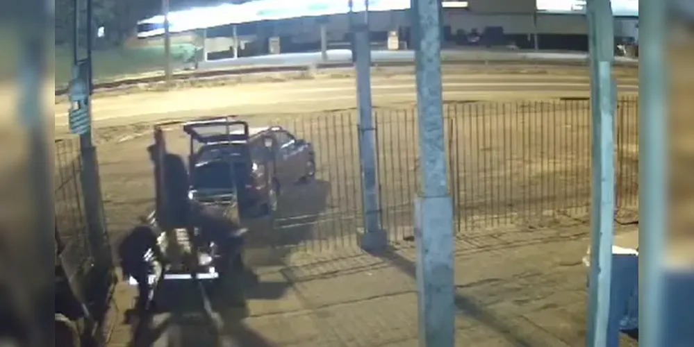 Foram levadas uma 'carretinha' e um guincho hidráulico