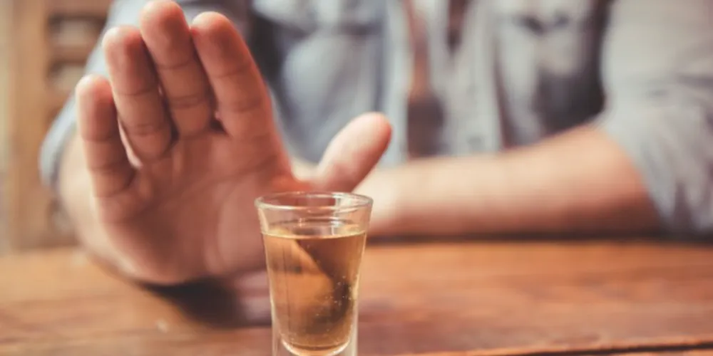 Ministro recomenda a não ingestão de destilados