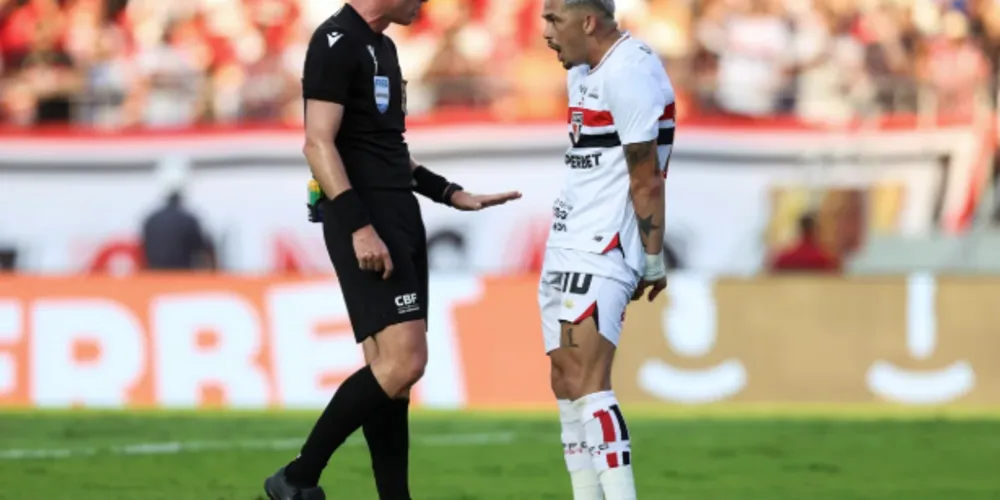 No clássico paulista, o Tricolor reclamou de um pênalti não marcado