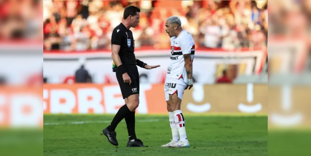 No clássico paulista, o Tricolor reclamou de um pênalti não marcado
