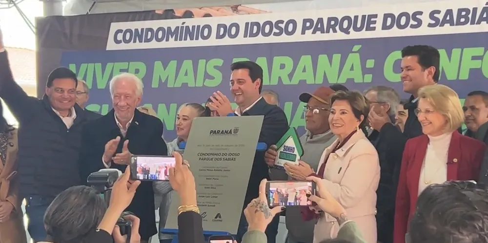 Ratinho Júnior entrega novas moradias em Ponta Grossa